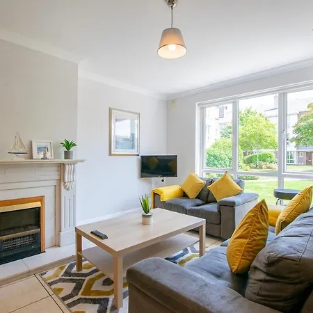 - Large 4-bed - Sleeps 6 Limerick Junction