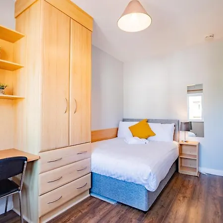 Apartament - Large 4-bed - Sleeps 6 *