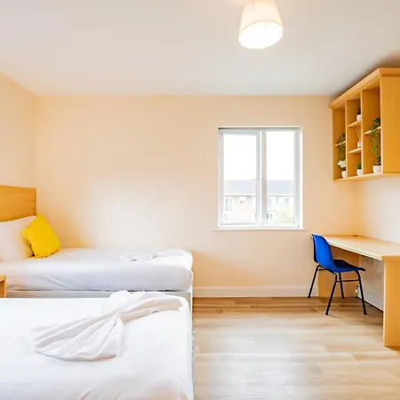 - Large 4-bed - Sleeps 6 * Limerick Junction