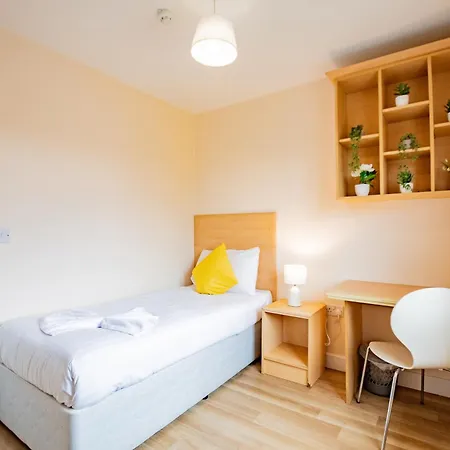 - Large 4-bed - Sleeps 6 Apartament Limerick Junction
