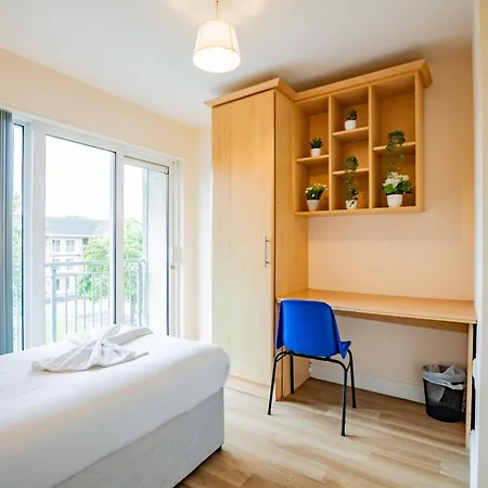 - Large 4-bed - Sleeps 6 Apartament