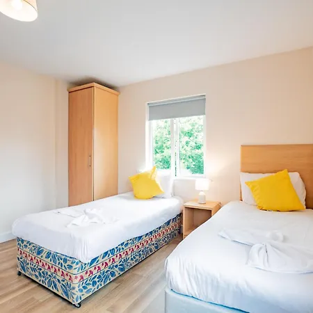 - Large 4-bed - Sleeps 6 Apartament