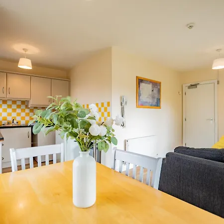 Apartament - Large 4-bed - Sleeps 6 *