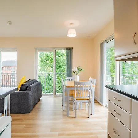 - Large 4-bed - Sleeps 6 * Limerick Junction
