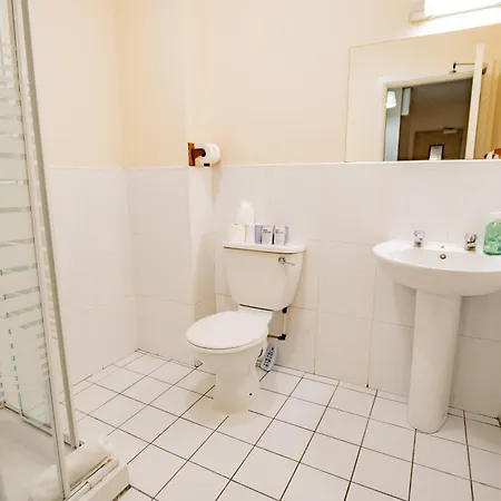 Apartament - Large 4-bed - Sleeps 6 Limerick Junction