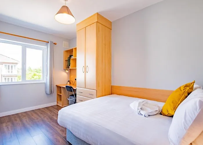 Large 4 Bed In * Лимерик