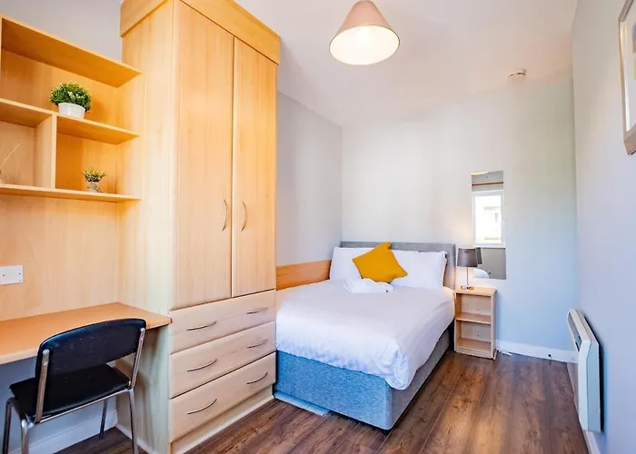 Апартаменты Large 4 Bed In *